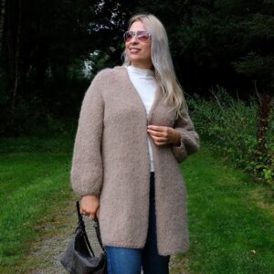 Strikkejakke Marehalm til dame - garnpakke fra Bluum i Fnugg