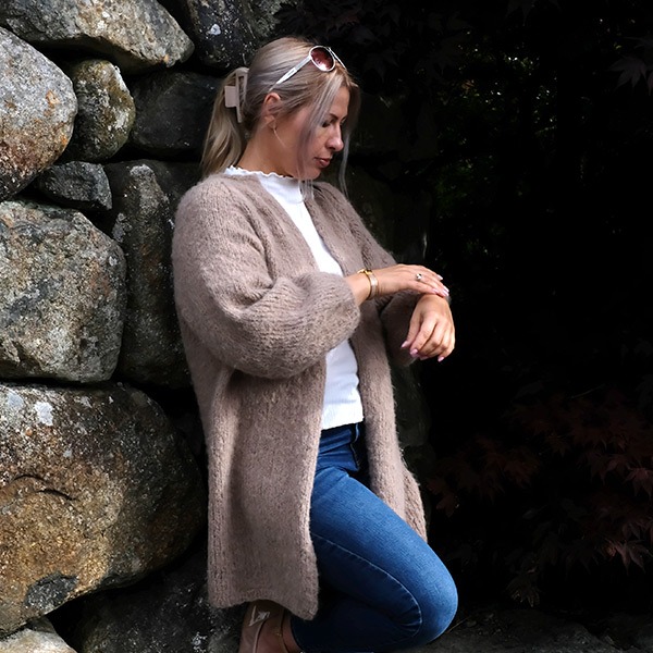 Strikkejakke Marehalm til dame - garnpakke fra Bluum i Fnugg
