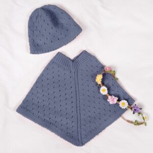 Strikk Poncho med lue i hullmønster - garnpakke i Bluum Soft Merino Ull