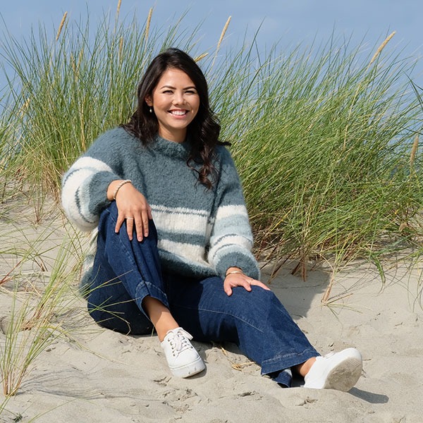 Strikkegenser Sjøgress til dame - garnpakke fra Bluum i Fnugg