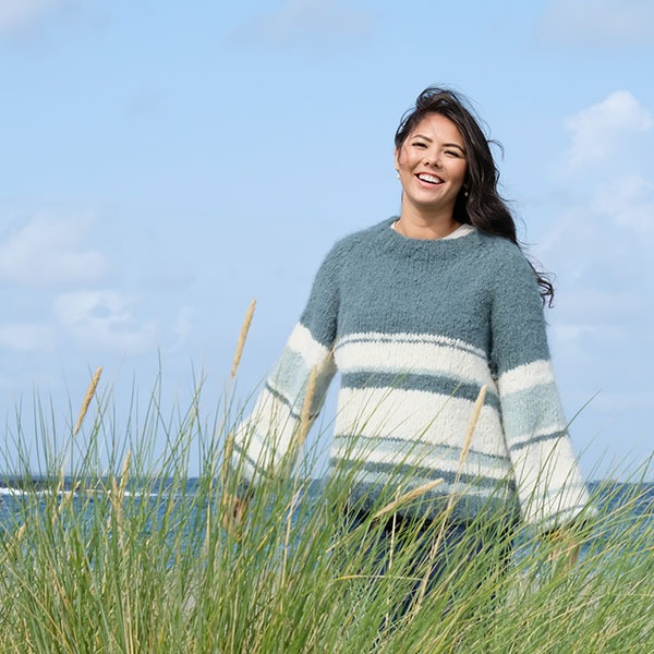 Strikkegenser Sjøgress til dame - garnpakke fra Bluum i Fnugg