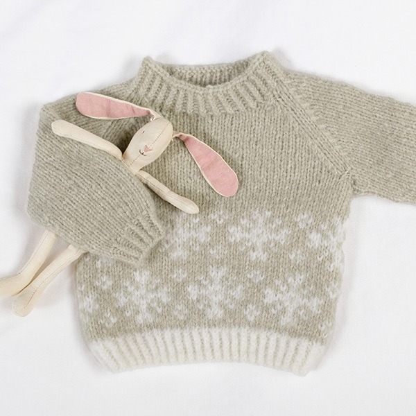 Strikkegenser Snø m/lang lue - garnpakke fra Bluum i Fluffy