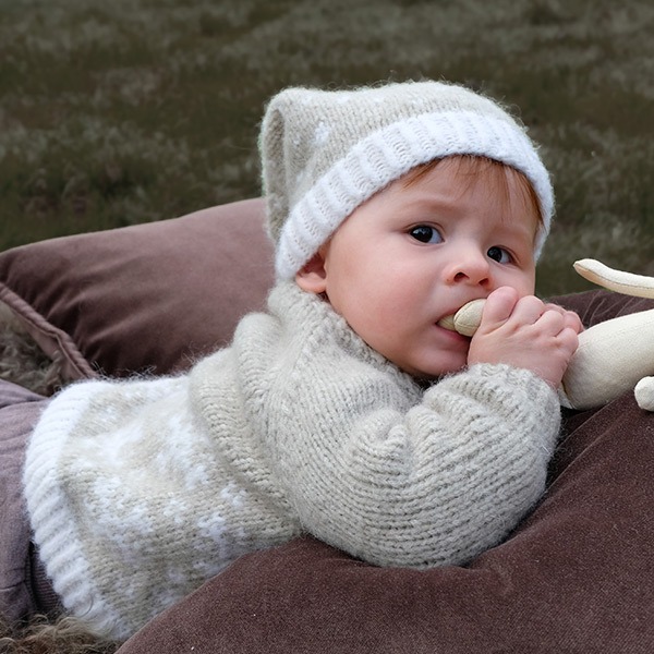 Strikkegenser Snø m/lang lue - garnpakke fra Bluum i Fluffy