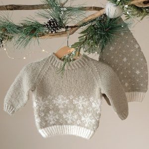 Strikkegenser Snø m/lang lue - garnpakke fra Bluum i Fluffy