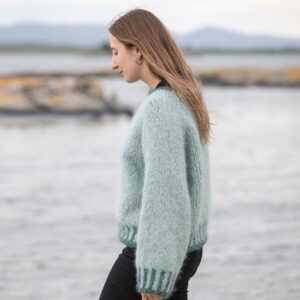 Strikkegenser Strå til dame - garnpakke fra Bluum i Fnugg