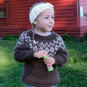 Strikkegenser Vinterlek - garnpakke fra Bluum i Møy