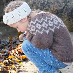 Strikkegenser Vinterlek - garnpakke fra Bluum i Møy