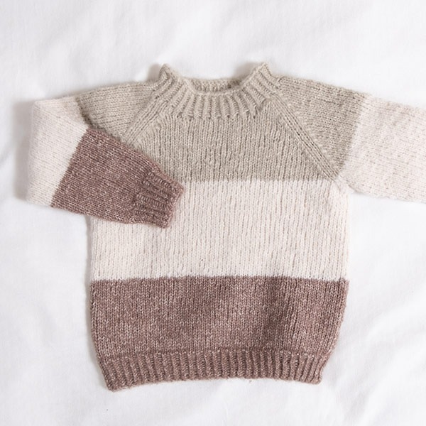 Strikkegenser Vårstriper - garnpakke fra Bluum i Fluffy