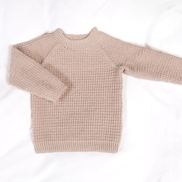 Strikkegenser Hugo med lue Latte - garnpakke i Bluum Soft Merino Ull
