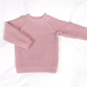 Strikkegenser Hugo med lue Rosa - garnpakke i Bluum Soft Merino Ull