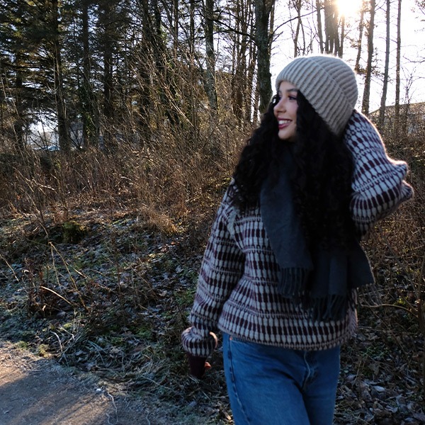 Strikkegenser Lerke til dame - garnpakke i Bluum Pure Eco Baby Wool