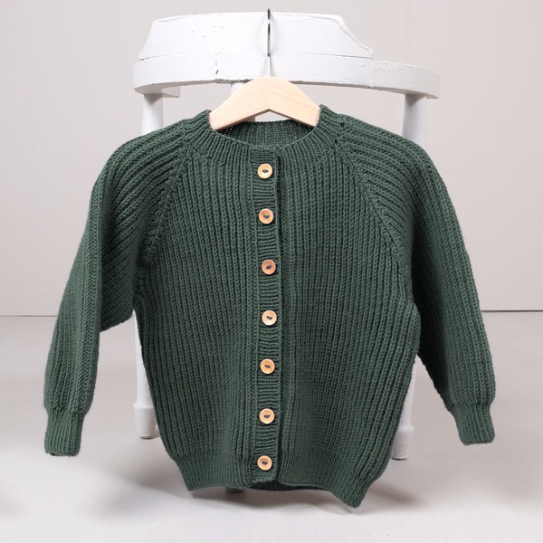 Strikkejakke Noah - garnpakke i Bluum Soft Merino Ull
