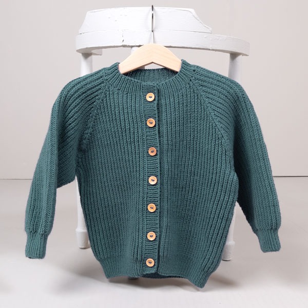 Strikkejakke Noah - garnpakke i Bluum Soft Merino Ull