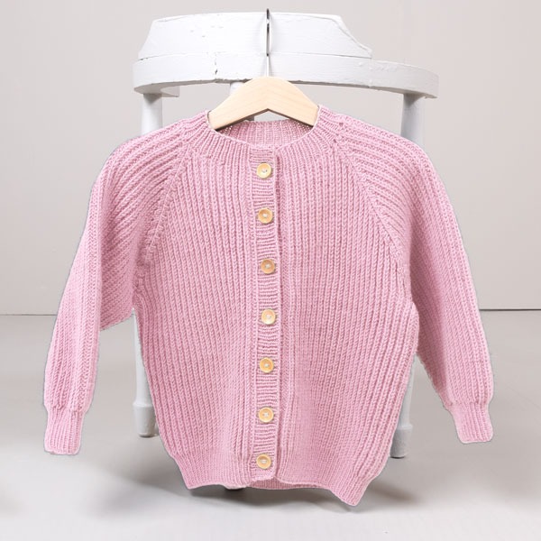 Strikkejakke Noah - garnpakke i Bluum Soft Merino Ull