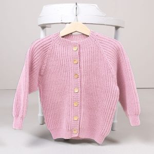 Strikkejakke Noah - garnpakke i Bluum Soft Merino Ull