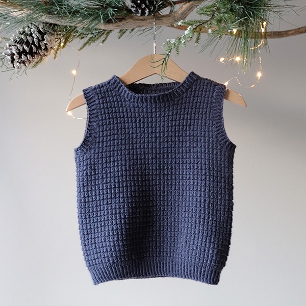 Strikkevest Hugo - garnpakke i Bluum Soft Merino Ull