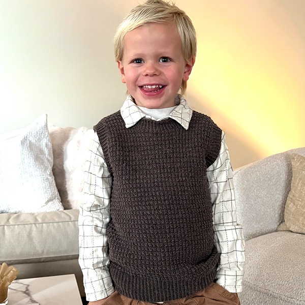 Strikkevest Hugo - garnpakke i Bluum Soft Merino Ull