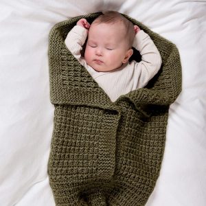 Strikk Kosepose Klara - garnpakke fra Bluum i Møy alpakka og ull