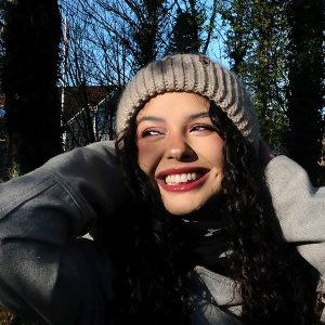 Strikk Lue i ribb voksen - garnpakke fra Bluum i Møy