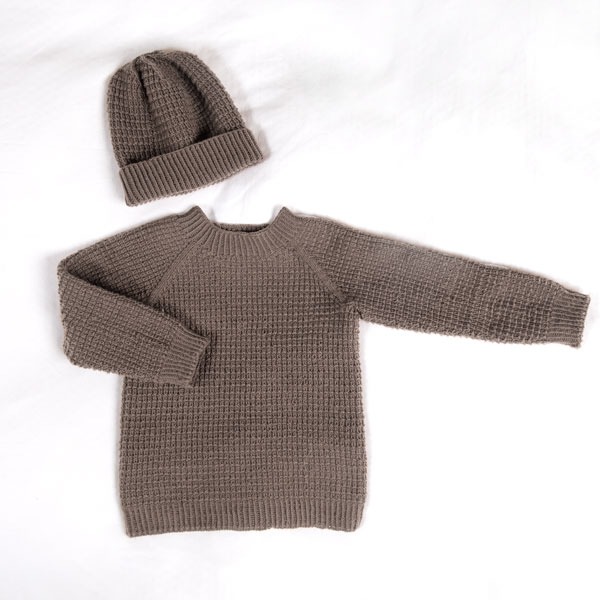 Strikkegenser Hugo med lue flere farger - garnpakke i Bluum Soft Merino Ull