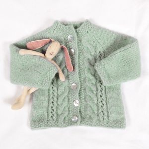 Strikkejakke Flette - garnpakke fra Bluum i Fluffy