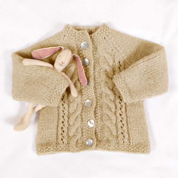 Strikkejakke Flette m/lue - garnpakke fra Bluum i Fluffy