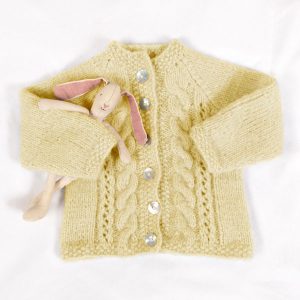 Strikkejakke Flette m/lue - garnpakke fra Bluum i Fluffy