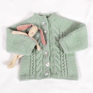 Strikkejakke Flette m/lue - garnpakke fra Bluum i Fluffy