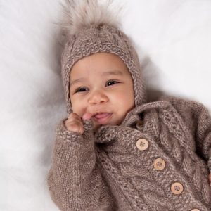 Strikkejakke Flette m/lue - garnpakke fra Bluum i Fluffy