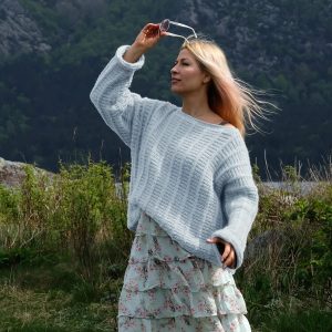 Strikkegenser Bjørk til dame - garnpakke fra Bluum i Fluffy