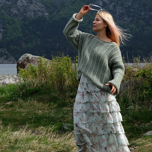 Strikkegenser Bjørk til dame - garnpakke fra Bluum i Fluffy