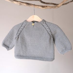 Strikkegenser Kamelia med bleiebukse - garnpakke fra Bluum i Sunset in Sahara