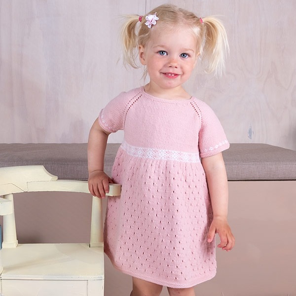 Strikkekjole Alva - garnpakke i Bluum Soft Merino Ull