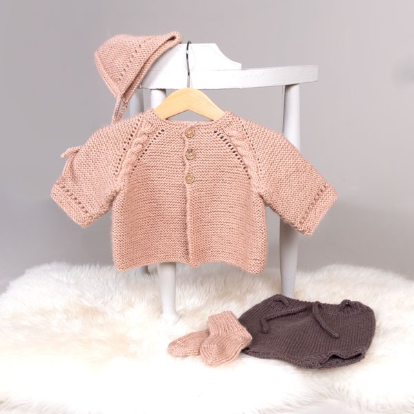 Strikkesett Babysett Kamelia K3 - garnpakke fra Bluum i Sunset in Sahara