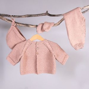 Strikkesett Babysett Kamelia K1 - garnpakke fra Bluum i Sunset in Sahara