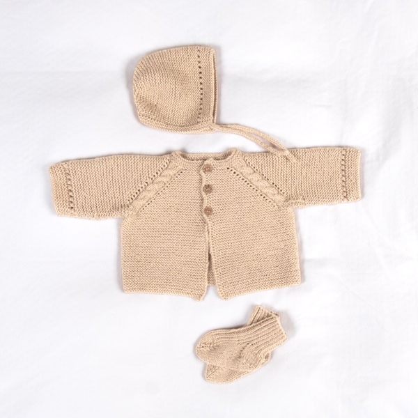 Strikkesett Babysett Kamelia K2 - garnpakke fra Bluum i Sunset in Sahara