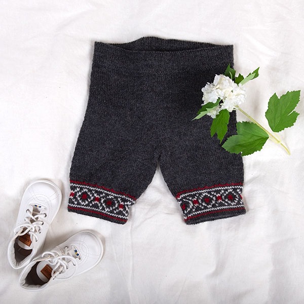 Strikk Festsett m/vest, nikkers og lue - garnpakke i Bluum Pure Eco Baby