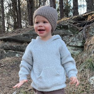 Strikk hettegenser Vårbris - garnpakke fra Bluum i Fluffy