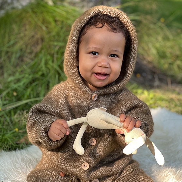 Strikkedress med hette - garnpakke fra Bluum i Fluffy