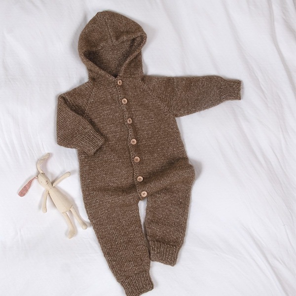 Strikkedress med hette - garnpakke fra Bluum i Fluffy