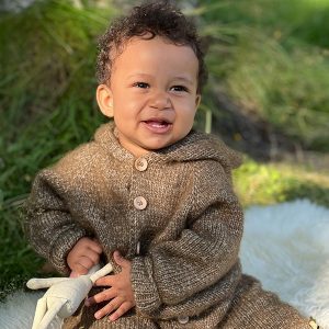 Strikkedress med hette - garnpakke fra Bluum i Fluffy