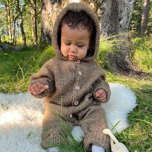 Strikkedress med hette - garnpakke fra Bluum i Fluffy