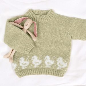 Strikkegenser Lille Kylling m/lue og leggvarmere - garnpakke fra Bluum i Fluffy og Faerytale