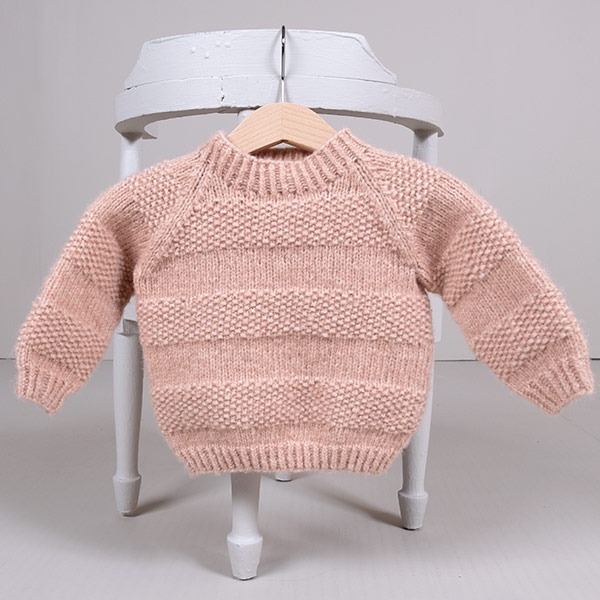 Strikkegenser Lille Spire - garnpakke fra Bluum i Fluffy