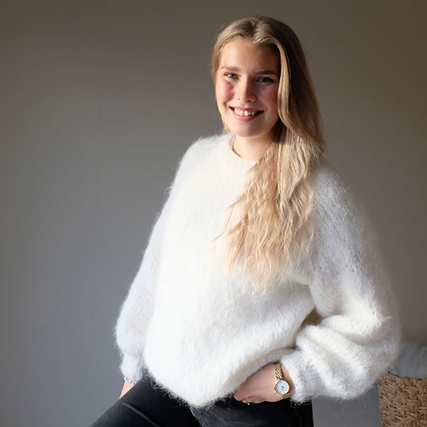 Strikkegenser Martine til dame - garnpakke fra Bluum i Fnugg