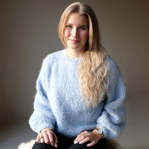 Strikkegenser Martine til dame - garnpakke fra Bluum i Fnugg