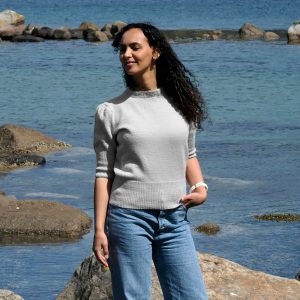 Strikkegenser NOVI til dame Grå og Svart - garnpakke i Bluum Soft Merino Ull