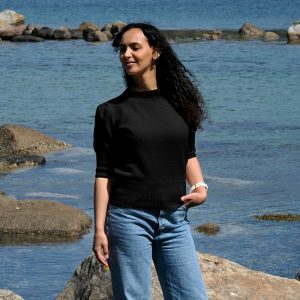 Strikkegenser NOVI til dame Grå og Svart - garnpakke i Bluum Soft Merino Ull