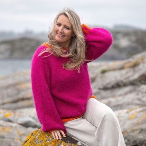 Strikkegenser Strå til dame - garnpakke fra Bluum i Fnugg