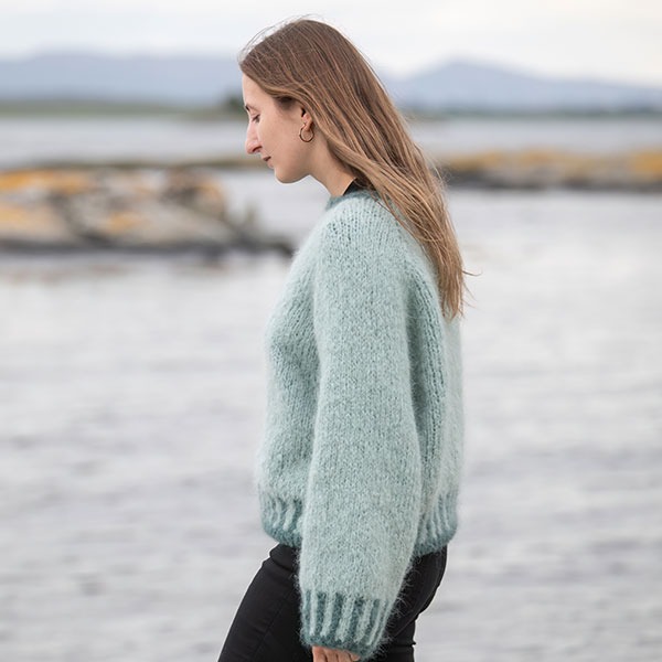 Strikkegenser Strå til dame - garnpakke fra Bluum i Fnugg